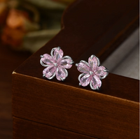 Cercei mici cu floare din cristale zirconii  si inchidere prin clips