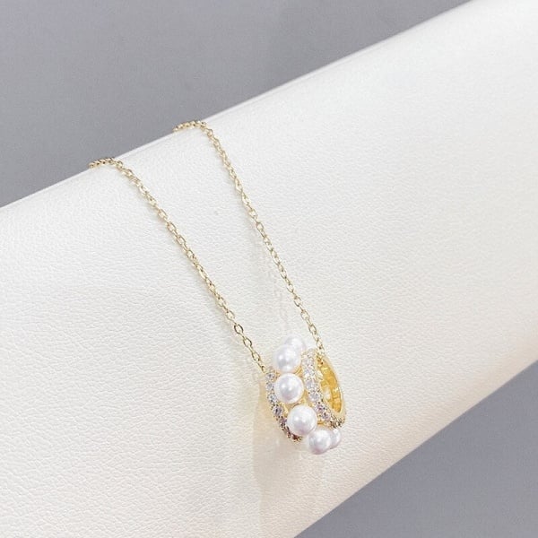Lantisor "Circle of peace" placat cu aur, cu perle din cristal si zirconii
