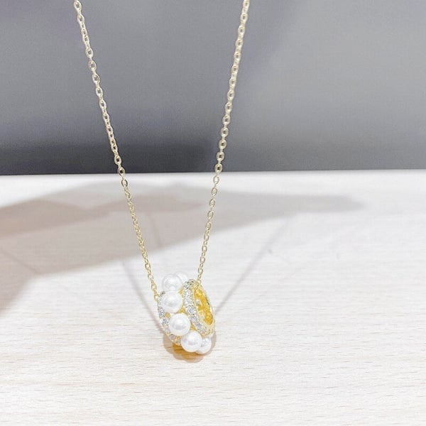 Lantisor "Circle of peace" placat cu aur, cu perle din cristal si zirconii