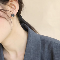 Cercei cu flori din cristale zirconii negre si ace de argint 925