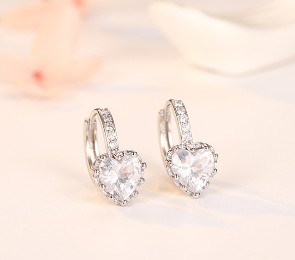 Cercei inima placati cu paladiu si cristale zirconii