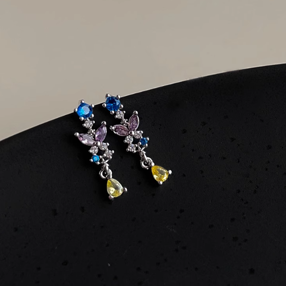 Cercei lungi cu cristale zirconii colorate, placati cu paladiu, ace de argint S925