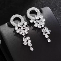 Cercei lungi cu cristale zirconii, placati cu paladiu