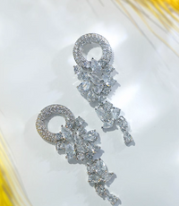 Cercei lungi cu cristale zirconii, placati cu paladiu